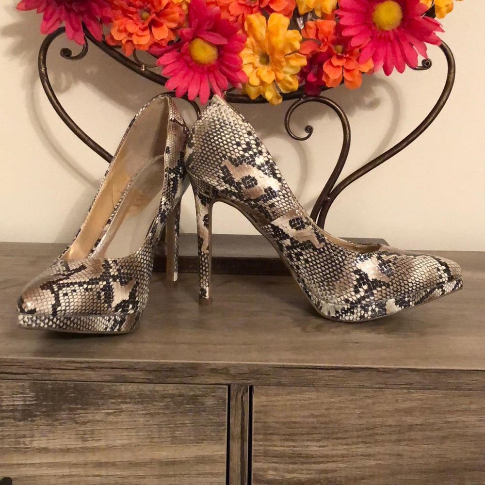 Faux Snake skin pumps